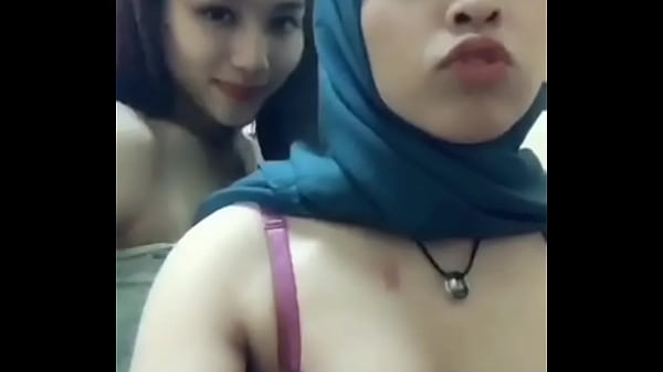 Malaysian girls duet on t.